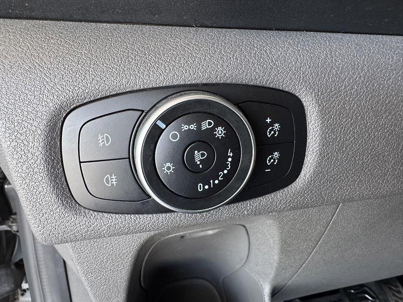 Ford Tourneo Custom 2,0TDCi L2*Kamera*REZERVACE! - fotka 29 z 37