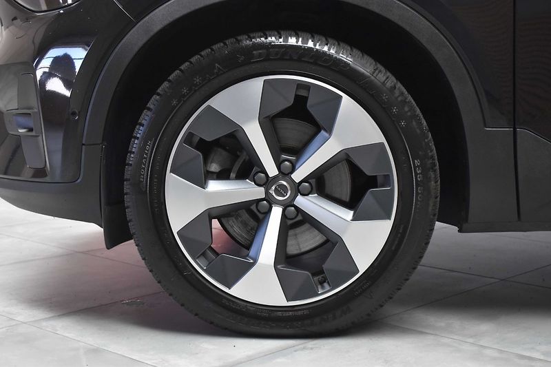 Volvo XC40 B4 AWD KAMERY360*HARMAN*ČR 1.M - fotka 33 z 42