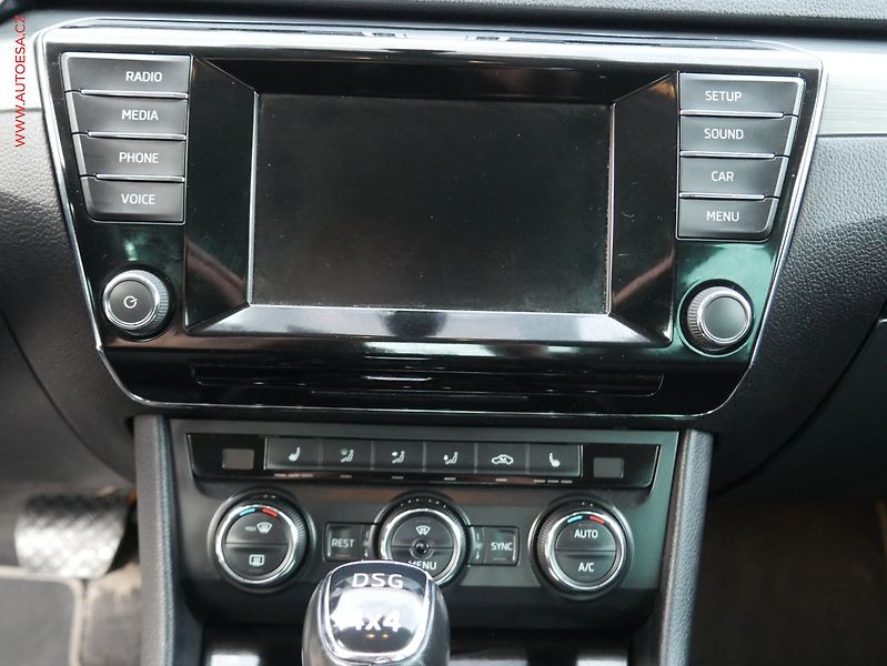 Škoda Superb (2015) 2.0 TDi 4x4, ČR, DSG - fotka 13 z 18