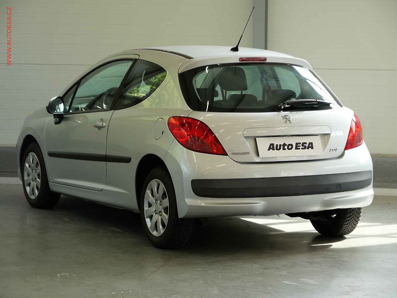 Peugeot 207 (2008) 1.4i, 2.maj, AC - fotka 6 z 17