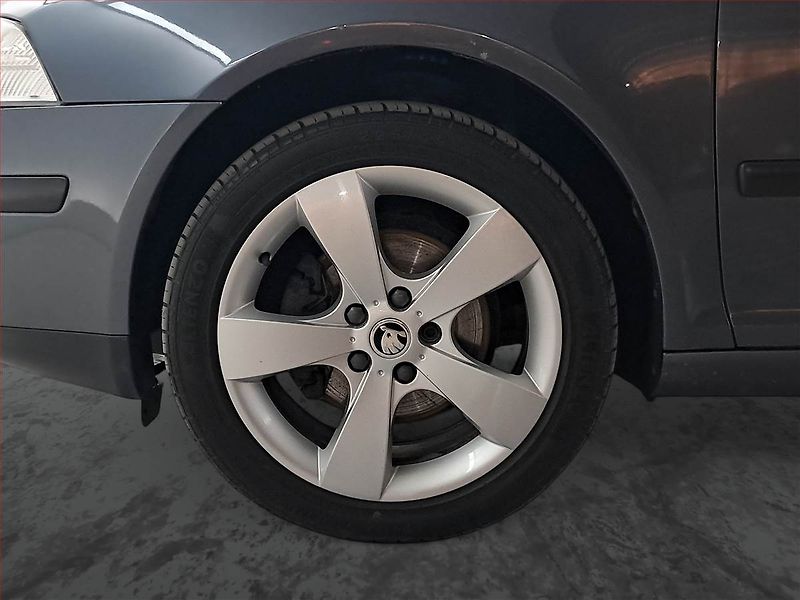 Škoda Octavia (2008) 2.0 TDI - fotka 14 z 18