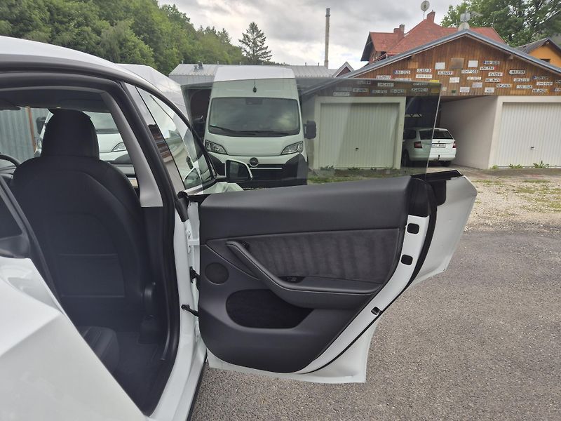 Tesla Model Y LONG RANGE DUAL MOTOR TZ 91 % - fotka 39 z 50