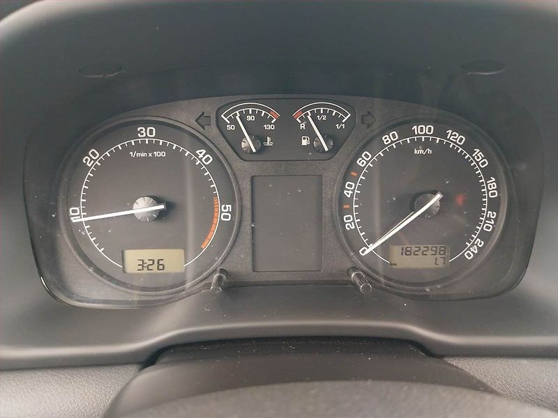 Škoda Octavia (2010) 1.9 TDI , nová STK, udržované - fotka 11 z 17