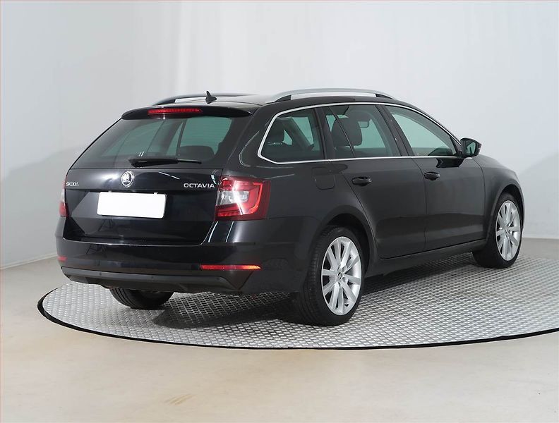 Škoda Octavia (2018) Style Plus 2.0 TDI, Automat - fotka 5 z 18