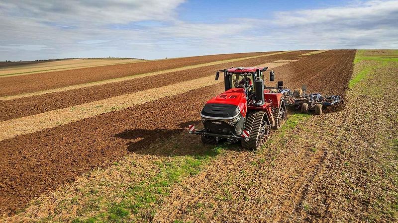 V současnosti je nejsilnějším traktorem světa. jedná se o Quadtrac 715 od výrobce CASE IH.