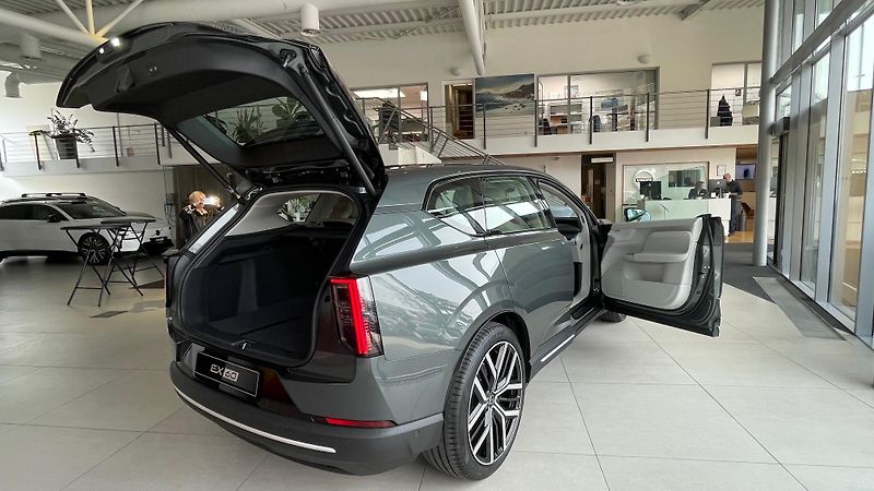 Volvo EX60 (2026) P10 AWD ULTRA - fotka 7 z 27