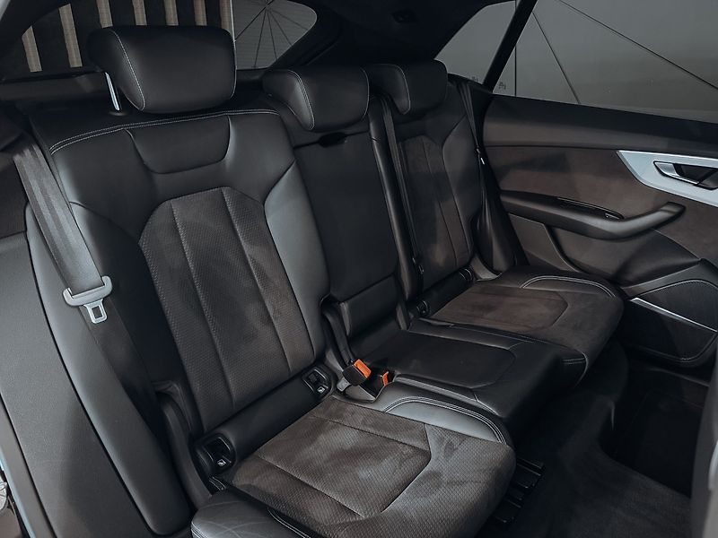 Audi Q8 50TDI S-line Quattro 210 kW - fotka 17 z 27