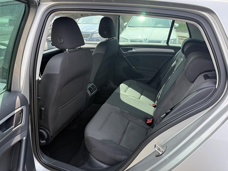 Volkswagen Golf 1.2 TSI COMFORTLINE - fotka 9 z 13