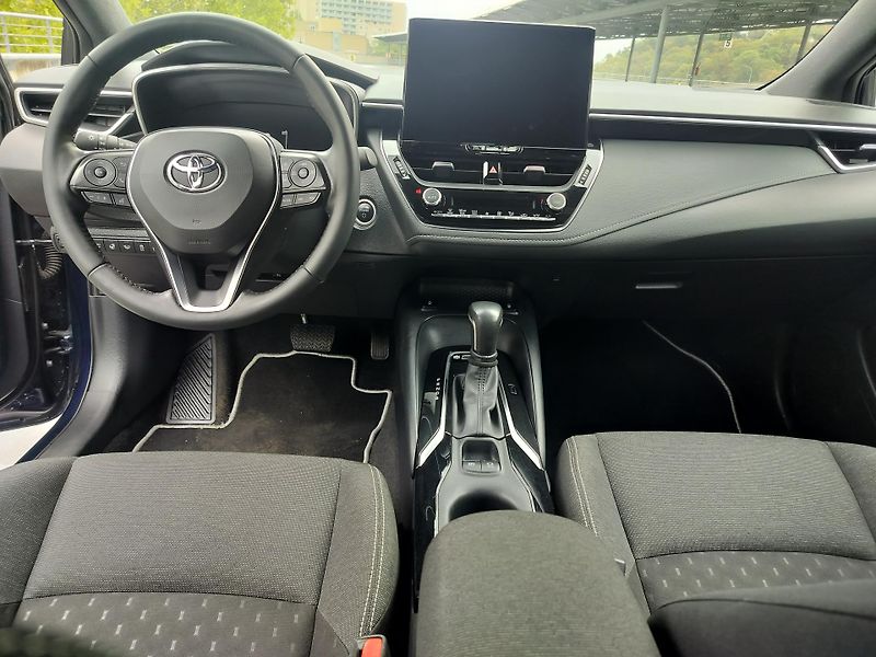 Toyota Corolla 1.8 hybrid Business Edition - fotka 12 z 29