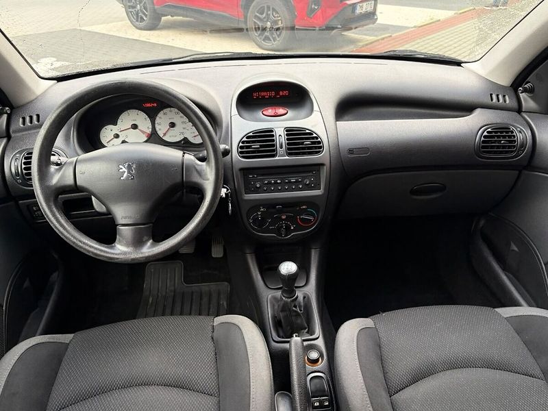 Peugeot 206 1.4 - fotka 14 z 16