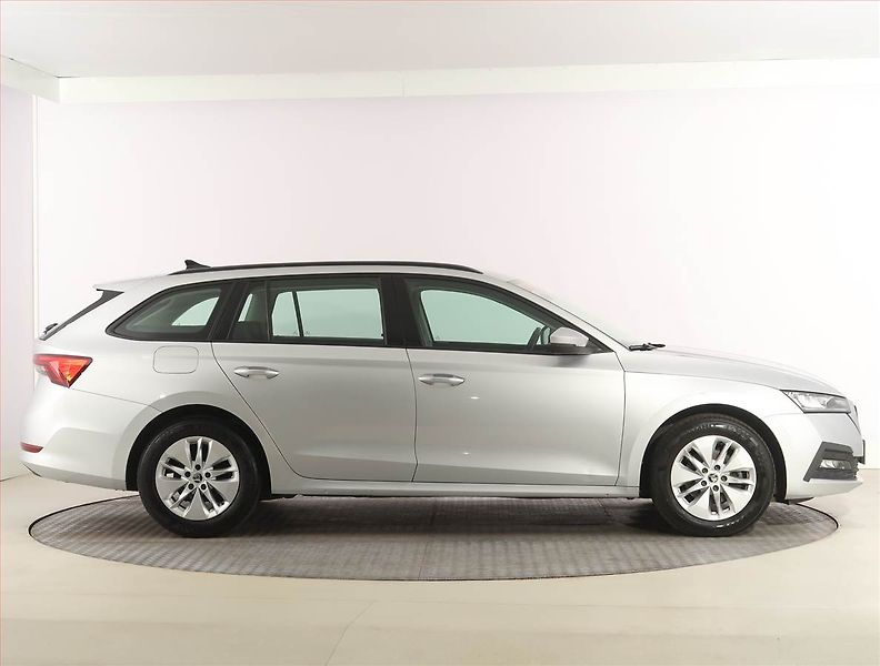 Škoda Octavia (2023) Ambition 2.0 TDI, digi klima - fotka 6 z 24