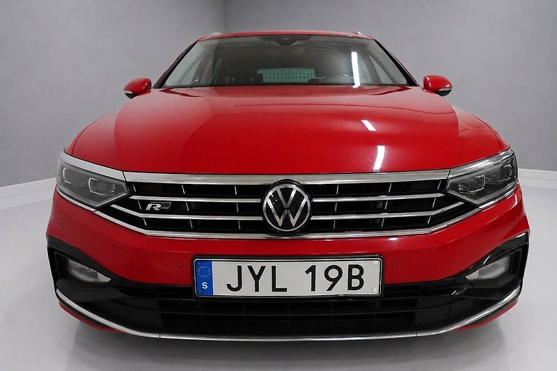 Volkswagen Passat TDI 147kW R-Line IQ NezTo ACC - fotka 2 z 25