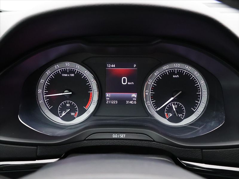 Škoda Karoq 2,0 TDI DSG 4x4 Sportline DPH - fotka 15 z 32