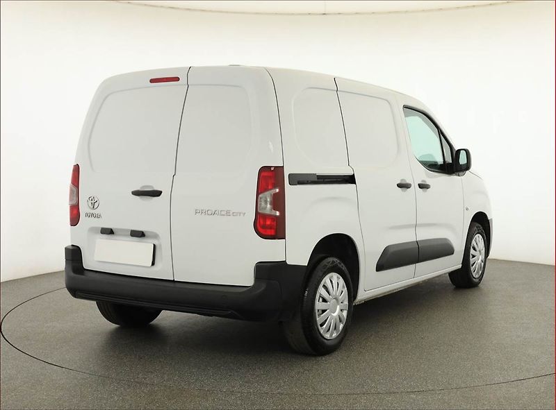 Toyota ProAce City (2024) 1.5 D4-D, ČR, DPH - fotka 5 z 15