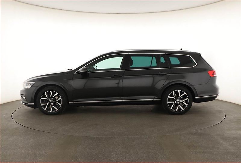 Volkswagen Passat (2021) 2.0 TDI, Automat, Kůže, Navi - fotka 3 z 20