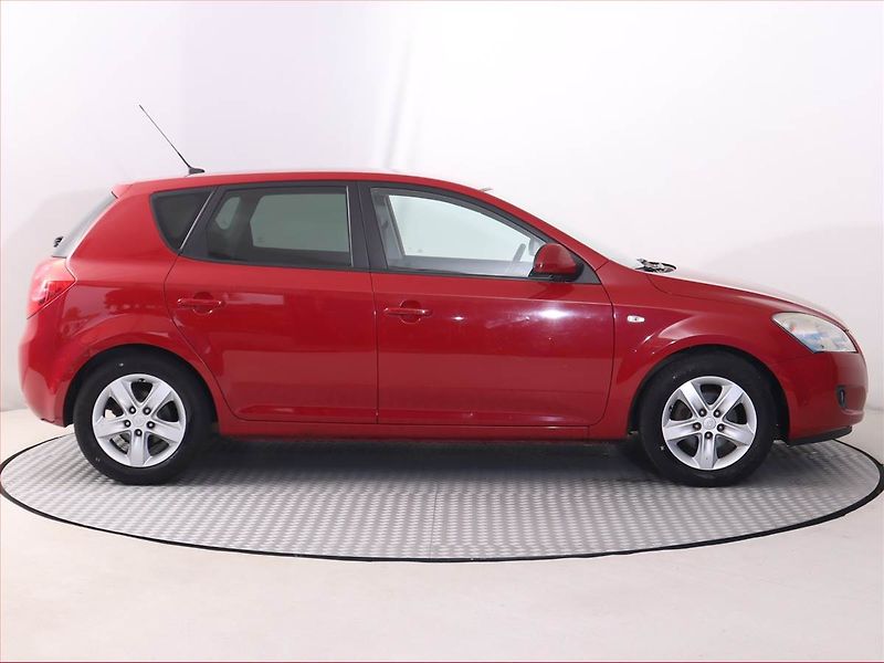 Kia Ceed (2009) 1.6 CVVT, Serv.kniha - fotka 6 z 16