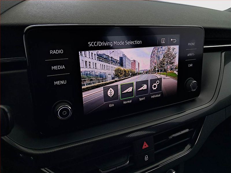 Škoda Scala (2019) Style 1.0 TSI, Tempomat - fotka 18 z 20