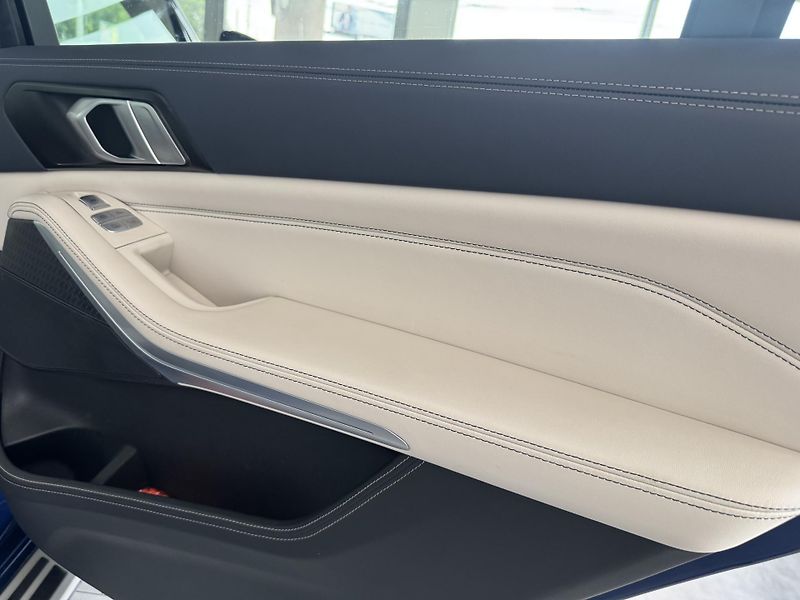 BMW X7 (2022) xDrive 40d M Sports - fotka 26 z 42
