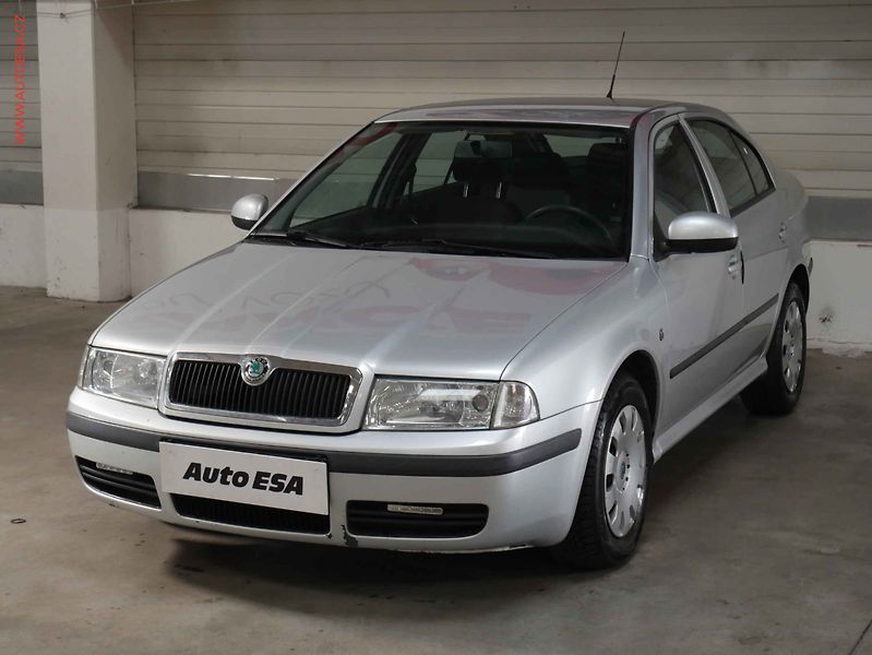 Škoda Octavia (2010) 1.9 TDi, AC, temp - fotka 3 z 16