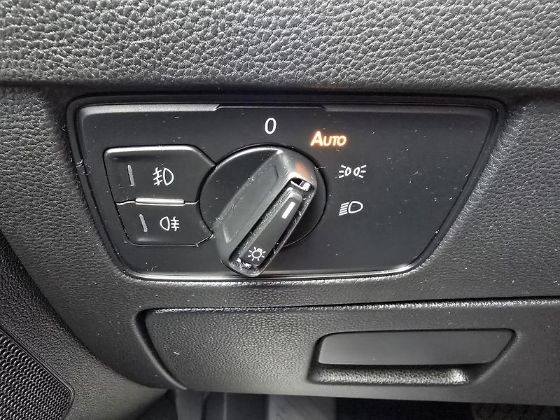 Volkswagen Passat DSG 2,0TDI BUSINESS NAVI - DPH - fotka 23 z 35