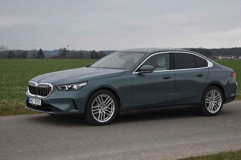 Nové BMW 5 je určeno ke klidnějšímu cestování