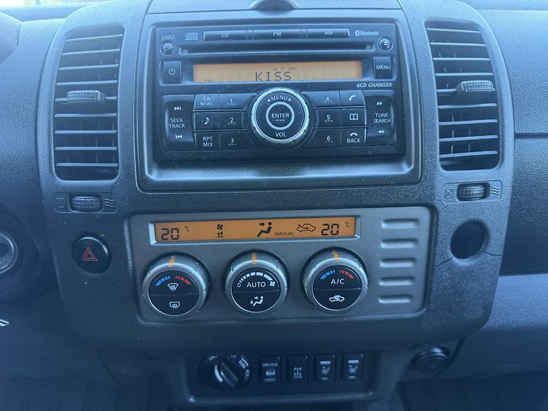 Nissan Navara 2,5dCi 4x4 Tažné - fotka 16 z 18