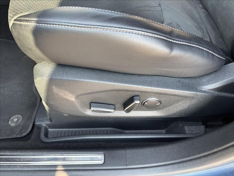 Ford S-MAX 2,0 EcoBlue Titanium AWD AUT - fotka 31 z 51
