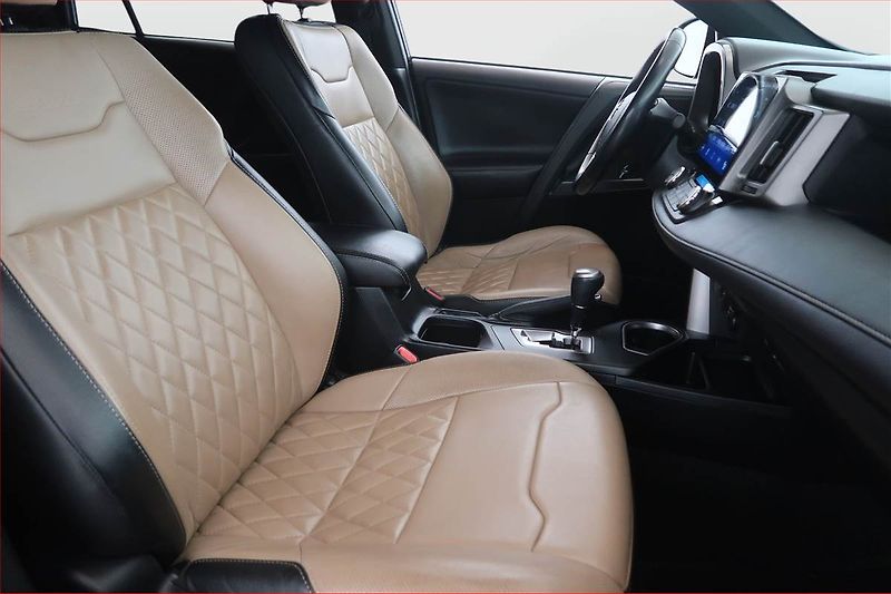 Toyota RAV4 (2017) 2.5 Hybrid - fotka 9 z 21