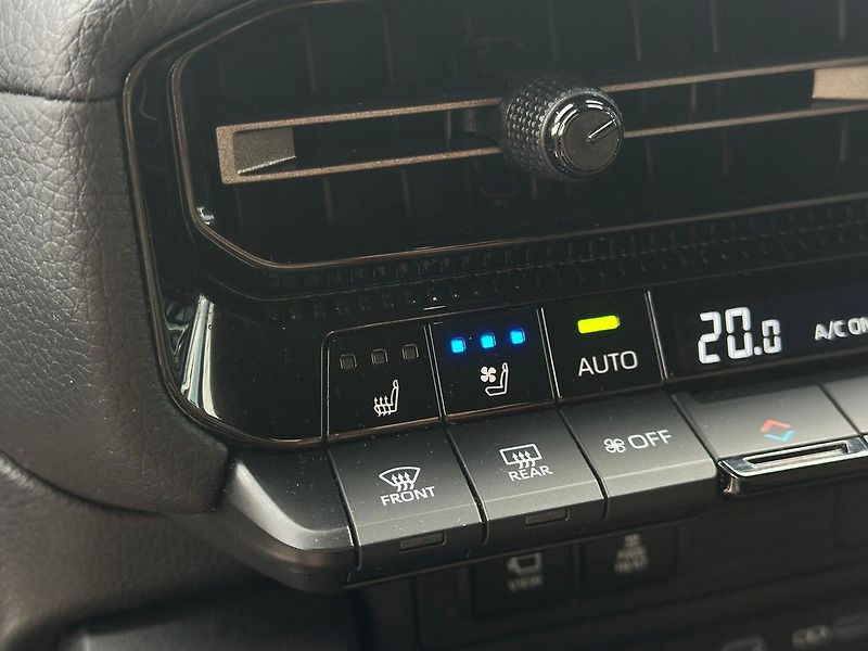 Toyota Land Cruiser 2.8 D-4D Executive TZ DPH 2025 - fotka 19 z 24