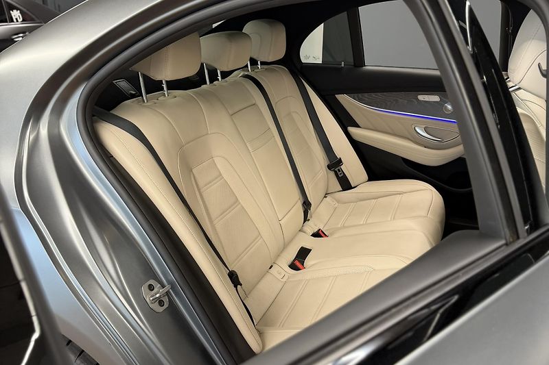 Mercedes-Benz Třídy E (2021) E 63s AMG 4Matic+ V8 Biturbo - fotka 39 z 124