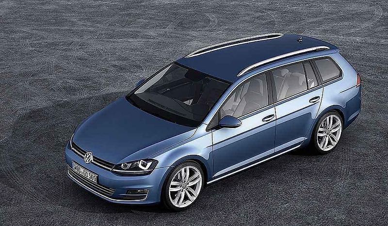 První a sedmá generace Volkswagenu Golf GTI.