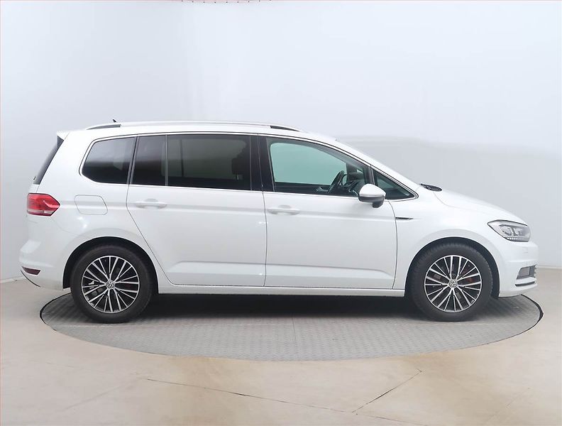 Volkswagen Touran (2017) R-Line 2.0 TDI, Automat - fotka 6 z 16