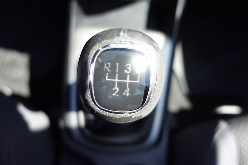Hyundai i30 1,4i 80kW M/T - fotka 17 z 23
