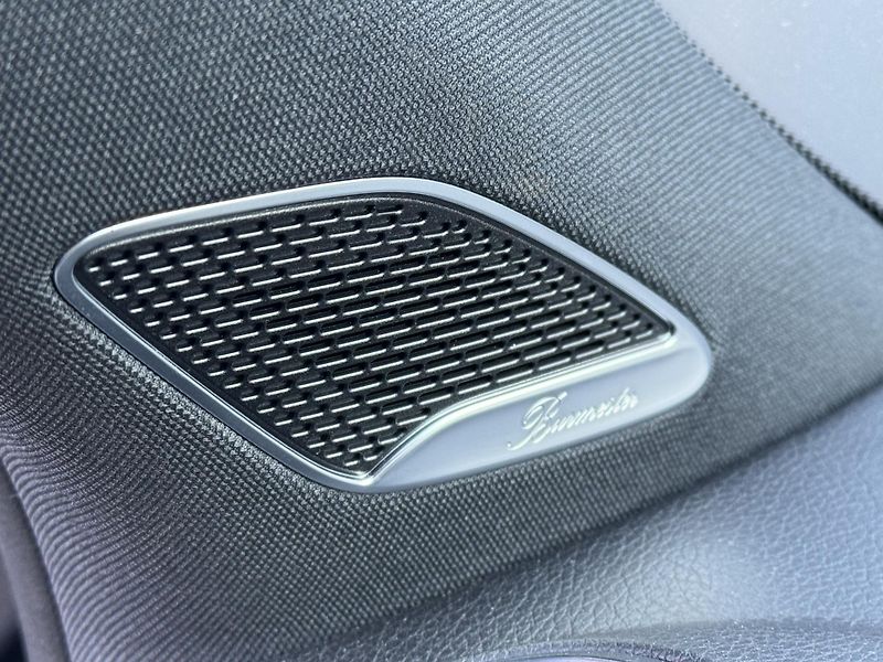 Mercedes-Benz GLB (2019) 200d 4Matic, AMG Line Head-up  - fotka 46 z 51