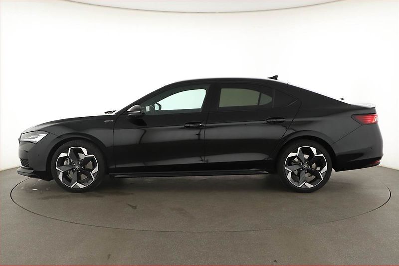 Škoda Superb (2025) 2.0 TDI, Sportline, Navigace - fotka 3 z 21