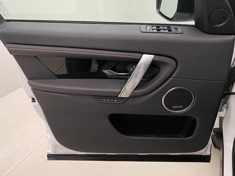 Land Rover Discovery Sport P200 R-DYNAMIC SE AWD AUT - fotka 7 z 47