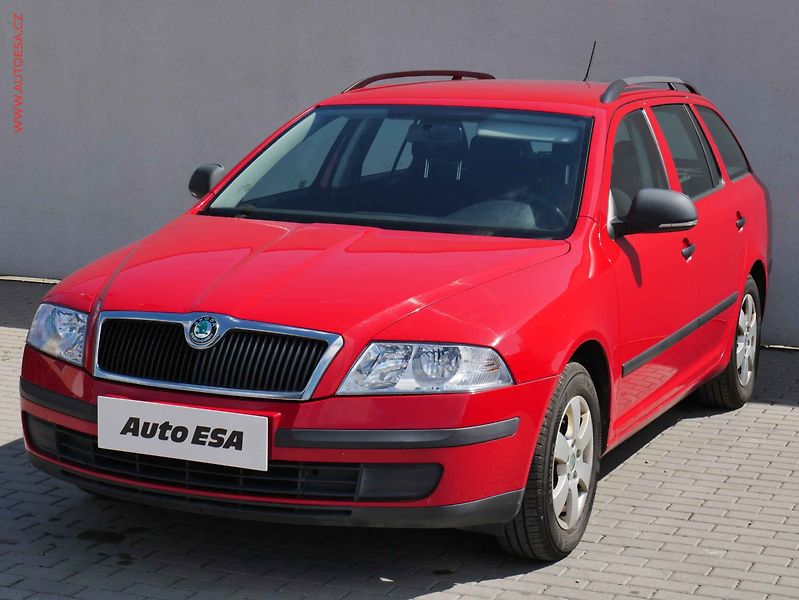 Škoda Octavia (2012) 1.6i, AC, tažné - fotka 3 z 16