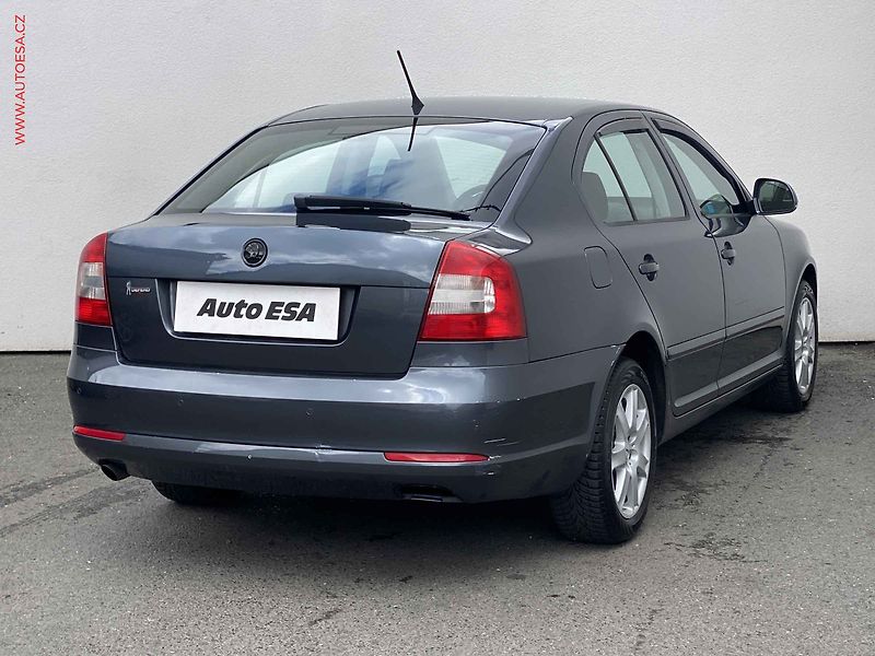 Škoda Octavia (2011) 1.6 TDi, ČR, Elegance - fotka 4 z 17