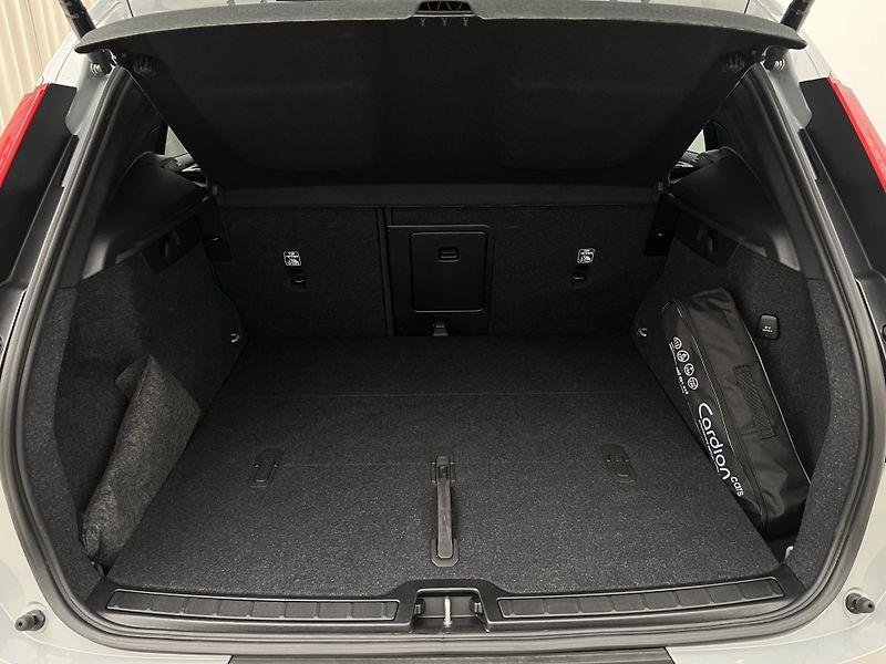 Volvo XC40 B3 DARK PLUS AUT CZ 1. maj. - fotka 5 z 45
