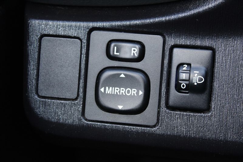 Toyota Yaris 1,3 VVT-i  NOVÉ V ČR,TAŽNÉ - fotka 18 z 25