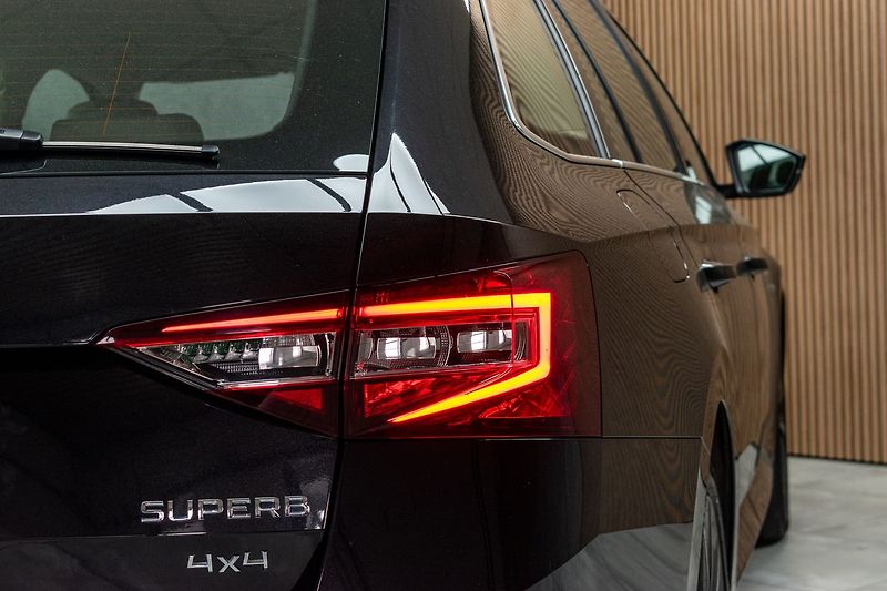 Škoda Superb 2.0 TSI 206kW L&K 4x4*TAŽNÉ*ČR - fotka 43 z 48