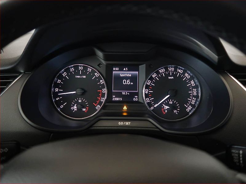 Škoda Octavia (2015) 1.6 TDI, Navi, Tempomat - fotka 11 z 13