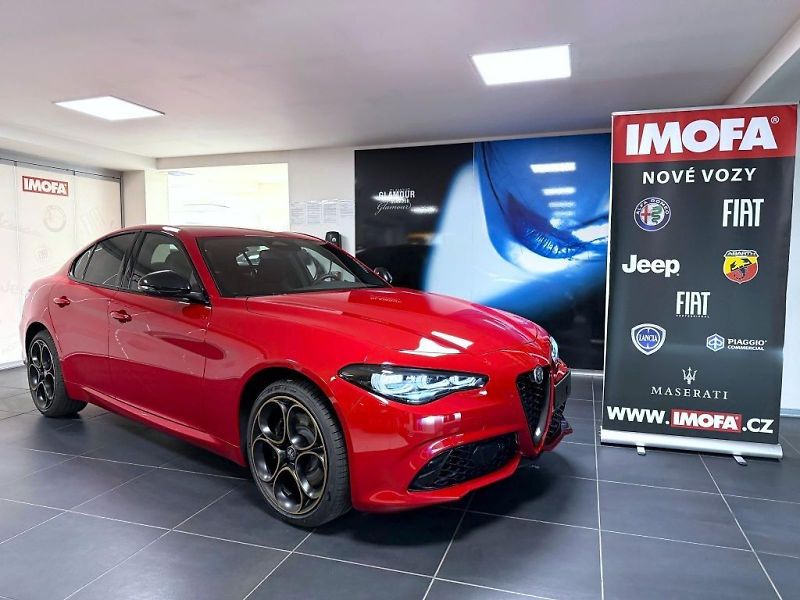 Alfa Romeo Giulia (2026) 2.0T 280k AT8 ZF Q4 4x4 Intens - fotka 1 z 23