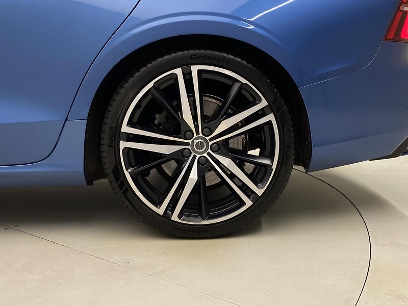 Volvo S60 B5 AWD R-DESIGN AUT CZ - fotka 35 z 44