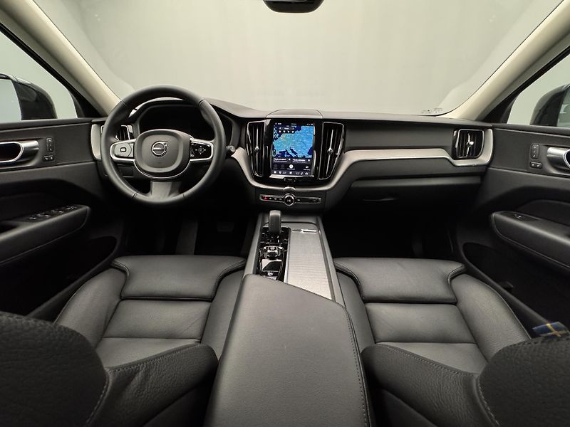 Volvo XC60 B5 AWD PLUS DARK CZ 1.maj - fotka 2 z 44