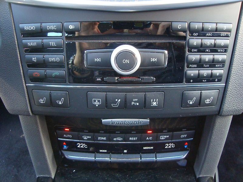 Mercedes-Benz Třídy E (2008) E 500,1.Maj. v ČR,Servisní k. - fotka 55 z 74