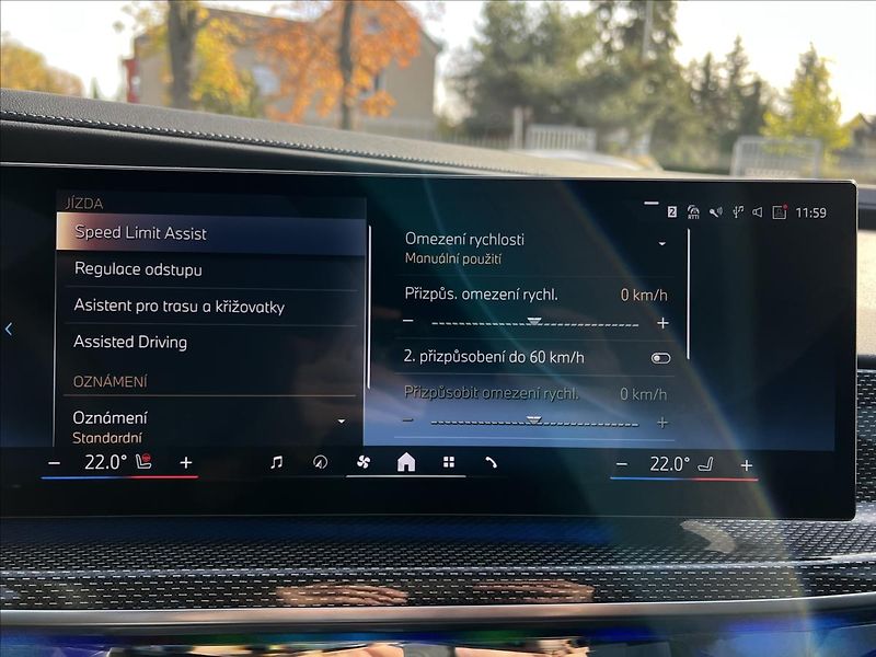 BMW Řada 7 750e Msport Pro xDrive - fotka 25 z 43