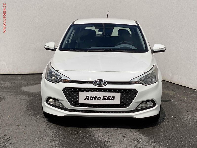 Hyundai i20 (2017) 1.2i, 2.maj,ČR, Family+ - fotka 2 z 16