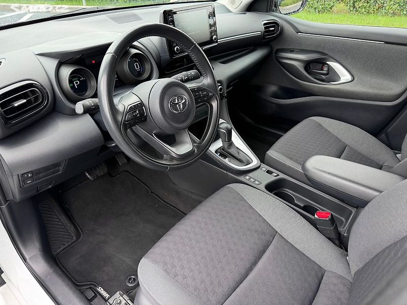 Toyota Yaris (2021) Hybrid / 1.5 VVT-i/ záruka - fotka 12 z 21