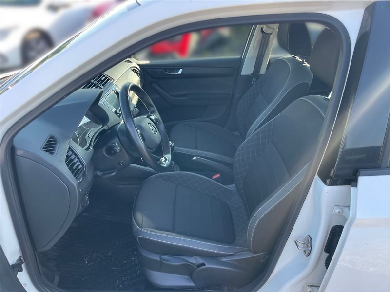 Škoda Fabia 1,0 TSI 70 Ambition - fotka 7 z 11